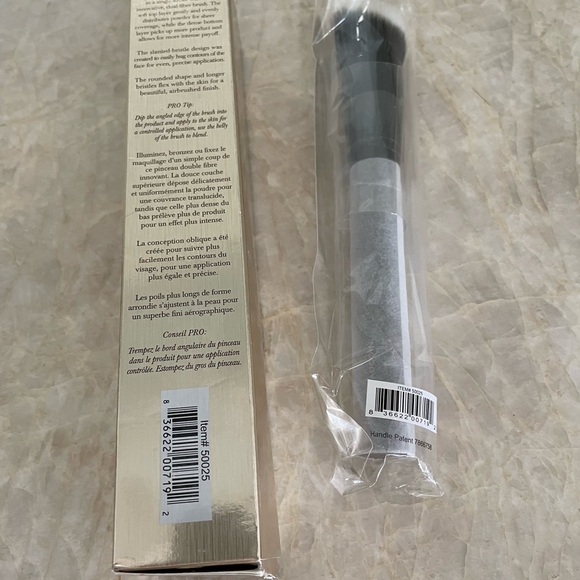 Kevyn Aucoin The Neo Powder Brush - 122-8262 - Picture 2 of 5